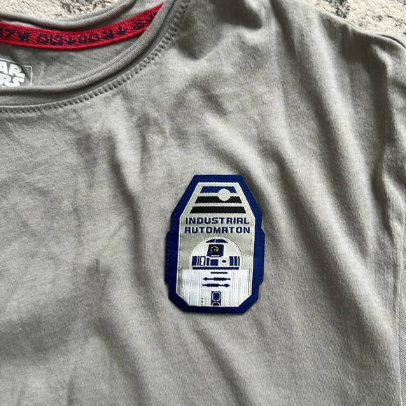 Star Wars Galaxy’s Edge tee Disney grey Small R2-D2 Droid Disney Parks - Picture 1 of 5